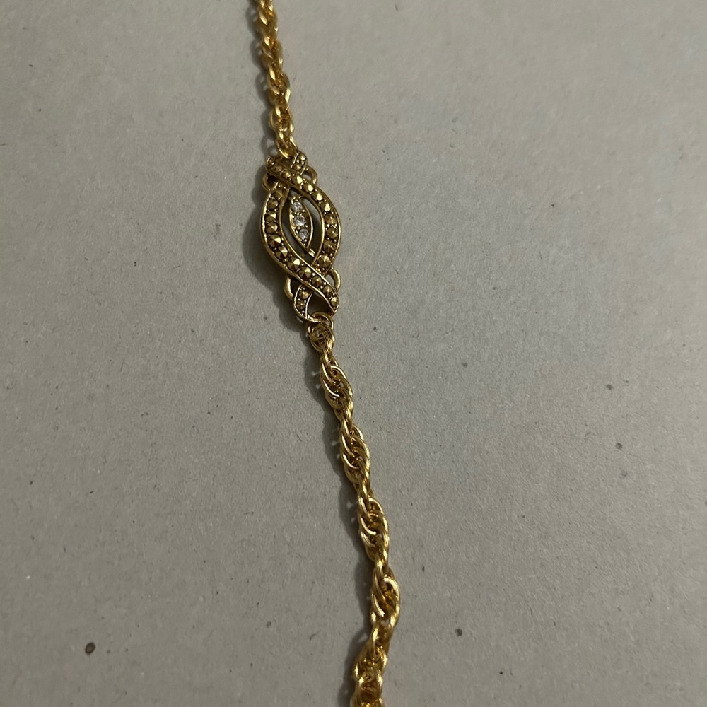 Western Antique Jewelry Avon Wave Interleaved Overlaid Thick Embossed Rhinestone